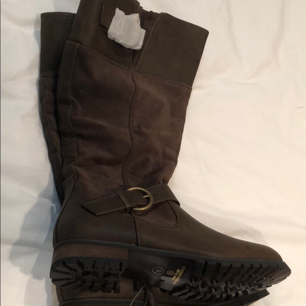 Boots - Picture 4 of 4